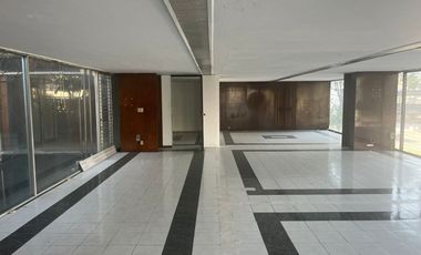 Local comercial en renta sobre avenida Juarez