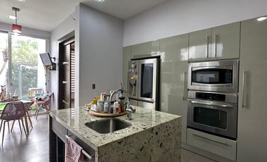 Casa con 500 m² y 4 habitaciones en venta en Laguna del sol-Samborondón