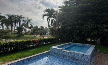 Casa con 500 m² y 4 habitaciones en venta en Laguna del sol-Samborondón