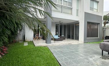 Casa con 500 m² y 4 habitaciones en venta en Laguna del sol-Samborondón