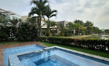 Casa con 500 m² y 4 habitaciones en venta en Laguna del sol-Samborondón