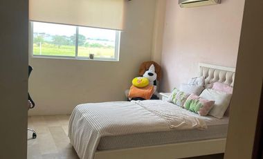 Casa en venta en Samborondón, 213 m², con 3 habitaciones y cuarto de servicio