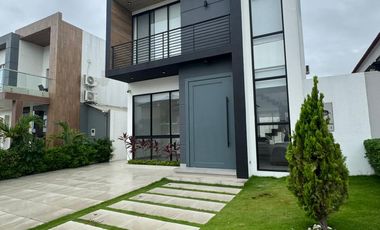 Casa con 4 habitaciones en venta en Ciudad Celeste-Samborondón, 259 m²