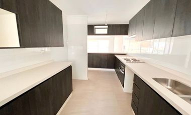 Depto.en arriendo, Edif.Altavista, Chicureo Oriente, Buen estado conservación,  A partir del 15 de abril 2026