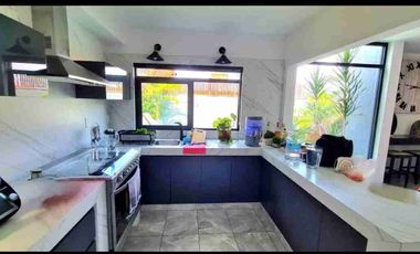 Moderna casa con alberca climatizada y seguridad