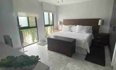 Moderna casa con alberca climatizada y seguridad