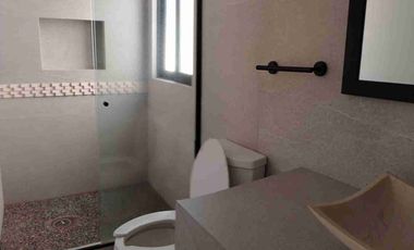 Moderna casa con alberca climatizada y seguridad