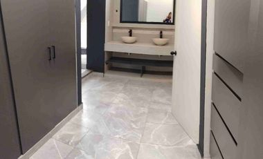 Moderna casa con alberca climatizada y seguridad