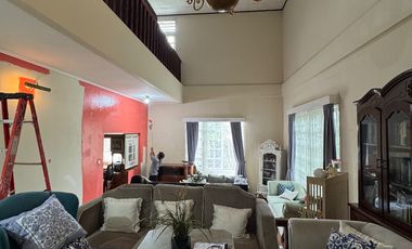 Rumah Nostalgic Classic & Estetik di Cirendeu. Cozy, Homey Ada Kolam Renang & Halaman Luas