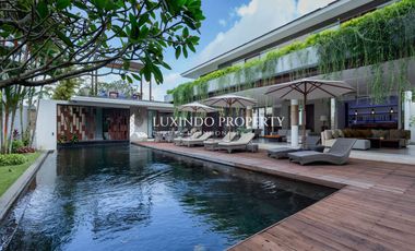 DIJUAL VILLA DENGAN 5 KAMAR TIDUR DILENGKAPI ROOFTOP DAN STUDIO YOGA