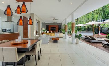 DIJUAL VILLA DENGAN 5 KAMAR TIDUR DILENGKAPI ROOFTOP DAN STUDIO YOGA