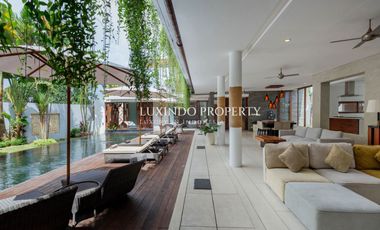 DIJUAL VILLA DENGAN 5 KAMAR TIDUR DILENGKAPI ROOFTOP DAN STUDIO YOGA
