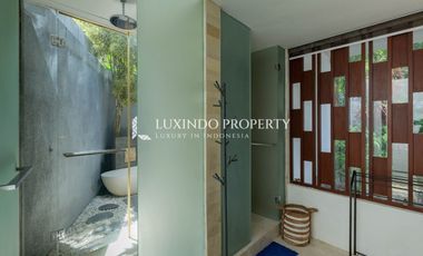 DIJUAL VILLA DENGAN 5 KAMAR TIDUR DILENGKAPI ROOFTOP DAN STUDIO YOGA