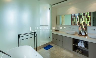 DIJUAL VILLA DENGAN 5 KAMAR TIDUR DILENGKAPI ROOFTOP DAN STUDIO YOGA