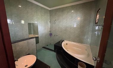 RUMAH MEWAH LUAS 982 M2 DI TANJUNG BUNGA MAKASSAR. 5+2 KAMAR TIDUR. FULL FURNISH DAN ELEKTORNIK.