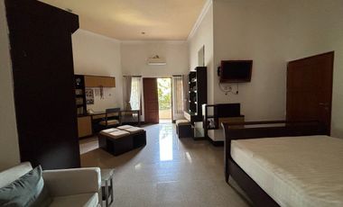 RUMAH MEWAH LUAS 982 M2 DI TANJUNG BUNGA MAKASSAR. 5+2 KAMAR TIDUR. FULL FURNISH DAN ELEKTORNIK.