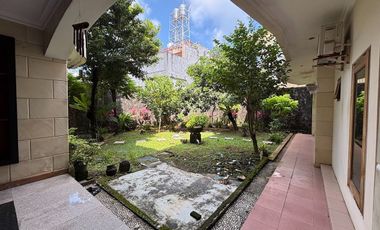 RUMAH MEWAH LUAS 982 M2 DI TANJUNG BUNGA MAKASSAR. 5+2 KAMAR TIDUR. FULL FURNISH DAN ELEKTORNIK.