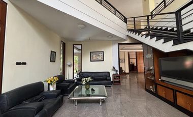 RUMAH MEWAH LUAS 982 M2 DI TANJUNG BUNGA MAKASSAR. 5+2 KAMAR TIDUR. FULL FURNISH DAN ELEKTORNIK.