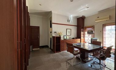 RUMAH MEWAH LUAS 982 M2 DI TANJUNG BUNGA MAKASSAR. 5+2 KAMAR TIDUR. FULL FURNISH DAN ELEKTORNIK.