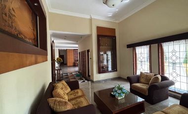 RUMAH MEWAH LUAS 982 M2 DI TANJUNG BUNGA MAKASSAR. 5+2 KAMAR TIDUR. FULL FURNISH DAN ELEKTORNIK.