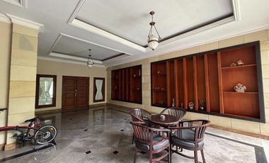 RUMAH MEWAH LUAS 982 M2 DI TANJUNG BUNGA MAKASSAR. 5+2 KAMAR TIDUR. FULL FURNISH DAN ELEKTORNIK.