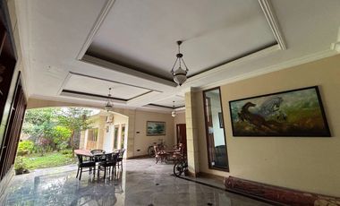 RUMAH MEWAH LUAS 982 M2 DI TANJUNG BUNGA MAKASSAR. 5+2 KAMAR TIDUR. FULL FURNISH DAN ELEKTORNIK.