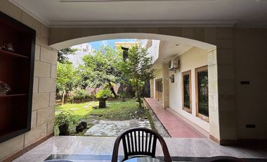 RUMAH MEWAH LUAS 982 M2 DI TANJUNG BUNGA MAKASSAR. 5+2 KAMAR TIDUR. FULL FURNISH DAN ELEKTORNIK.