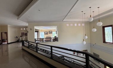 RUMAH MEWAH LUAS 982 M2 DI TANJUNG BUNGA MAKASSAR. 5+2 KAMAR TIDUR. FULL FURNISH DAN ELEKTORNIK.