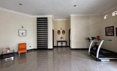 RUMAH MEWAH LUAS 982 M2 DI TANJUNG BUNGA MAKASSAR. 5+2 KAMAR TIDUR. FULL FURNISH DAN ELEKTORNIK.