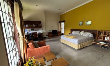 RUMAH MEWAH LUAS 982 M2 DI TANJUNG BUNGA MAKASSAR. 5+2 KAMAR TIDUR. FULL FURNISH DAN ELEKTORNIK.