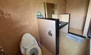 RUMAH MEWAH LUAS 982 M2 DI TANJUNG BUNGA MAKASSAR. 5+2 KAMAR TIDUR. FULL FURNISH DAN ELEKTORNIK.