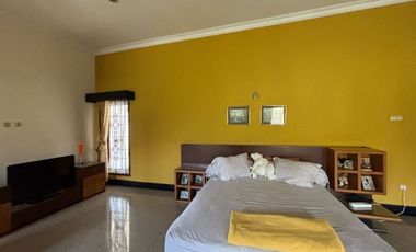 RUMAH MEWAH LUAS 982 M2 DI TANJUNG BUNGA MAKASSAR. 5+2 KAMAR TIDUR. FULL FURNISH DAN ELEKTORNIK.