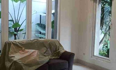 Sewa rumah bagus & modern Cipete Jakarta selatan ( semi furnished )