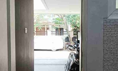 Sewa rumah bagus & modern Cipete Jakarta selatan ( semi furnished )