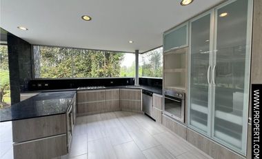 Casa en Arriendo Sector Loma del Escobero - Envigado