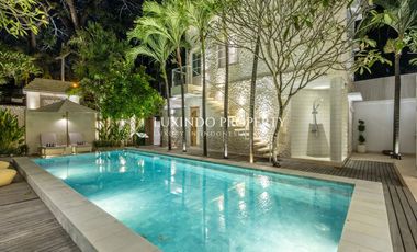 DIJUAL VILLA MEWAH 4KT SIAP HUNI DENGAN DESAIN MODERN & SENTUHAN BALI
