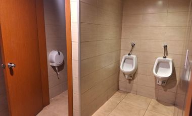 VENTA LOCAL COMERCIAL, AV 10 DE AGOSTO Y RIOFRIO. ESQUINERO