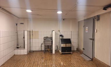 VENTA LOCAL COMERCIAL, AV 10 DE AGOSTO Y RIOFRIO. ESQUINERO