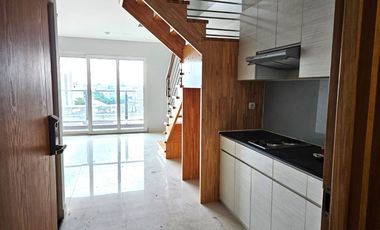 Apt kebon jeruk maqna residence 2 lantai loft design, akses tol dekat, akses jalan bebas banjir murah banget
