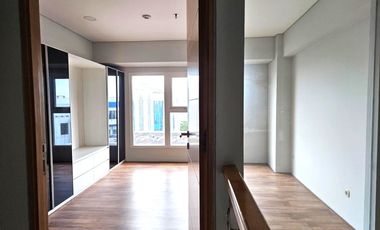 Apt kebon jeruk maqna residence 2 lantai loft design, akses tol dekat, akses jalan bebas banjir murah banget