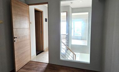 Apt kebon jeruk maqna residence 2 lantai loft design, akses tol dekat, akses jalan bebas banjir murah banget