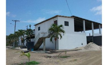 Terreno con Bodega en Venta Sector Montecristi
