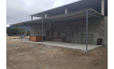 Terreno con Bodega en Venta Sector Montecristi