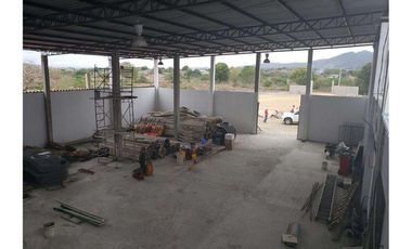 Terreno con Bodega en Venta Sector Montecristi