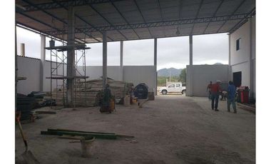 Terreno con Bodega en Venta Sector Montecristi