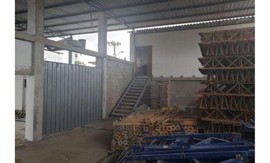 Terreno con Bodega en Venta Sector Montecristi
