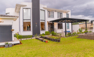 Casa de lujo en Challuabamba 5 habitaciones