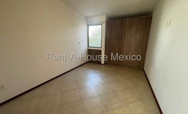 Casa en renta en Prolongación Constituyentes | 3 recamaras y jardín