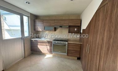 Casa en renta en Prolongación Constituyentes | 3 recamaras y jardín