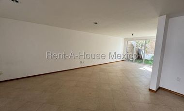 Casa en renta en Prolongación Constituyentes | 3 recamaras y jardín